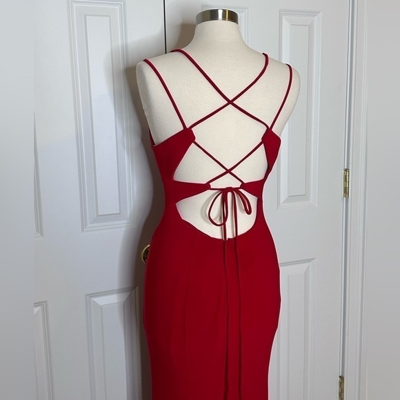 Faviana Long Mermaid Red Gown with Criss Cross Back Sz6 - Picture 8 of 14